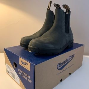 Blundstone women’s elastic sided boot style 1630, size US women’s 7.5